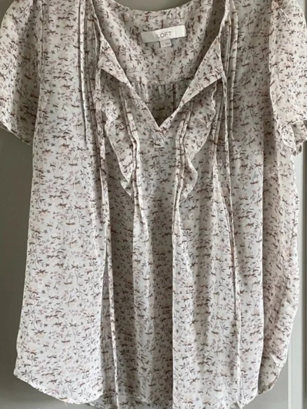 LOFT Short Sleeve Sheer Floral Blouse Top Pintuck Accents Tie Neckline - Picture 7 of 7